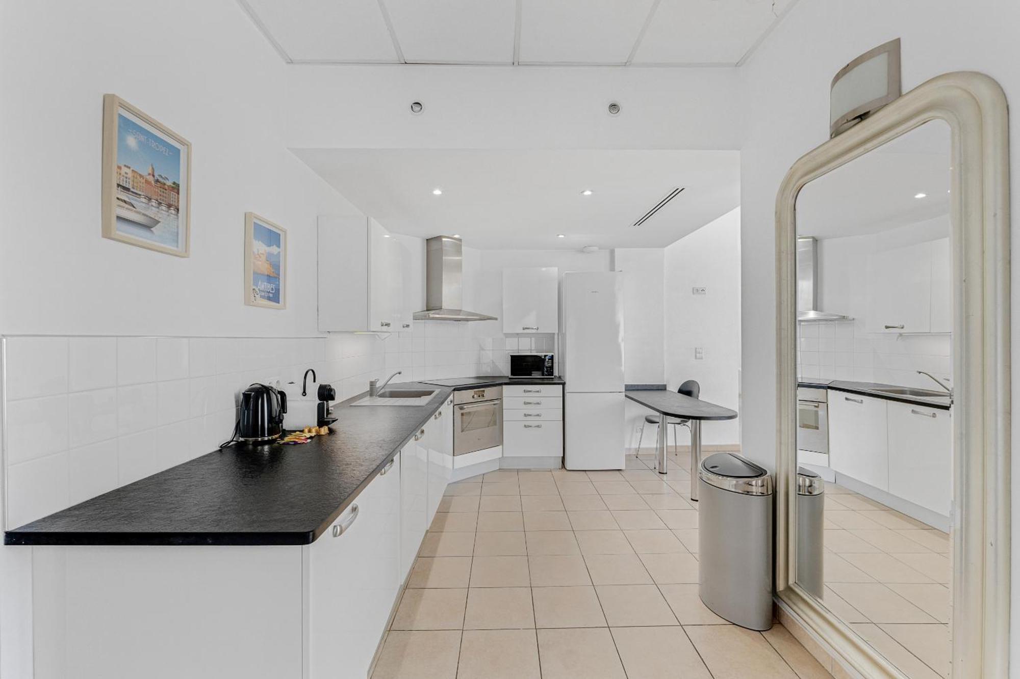 Appartement Spacieux 4 Forville, A 5 Minutes Du Palais *