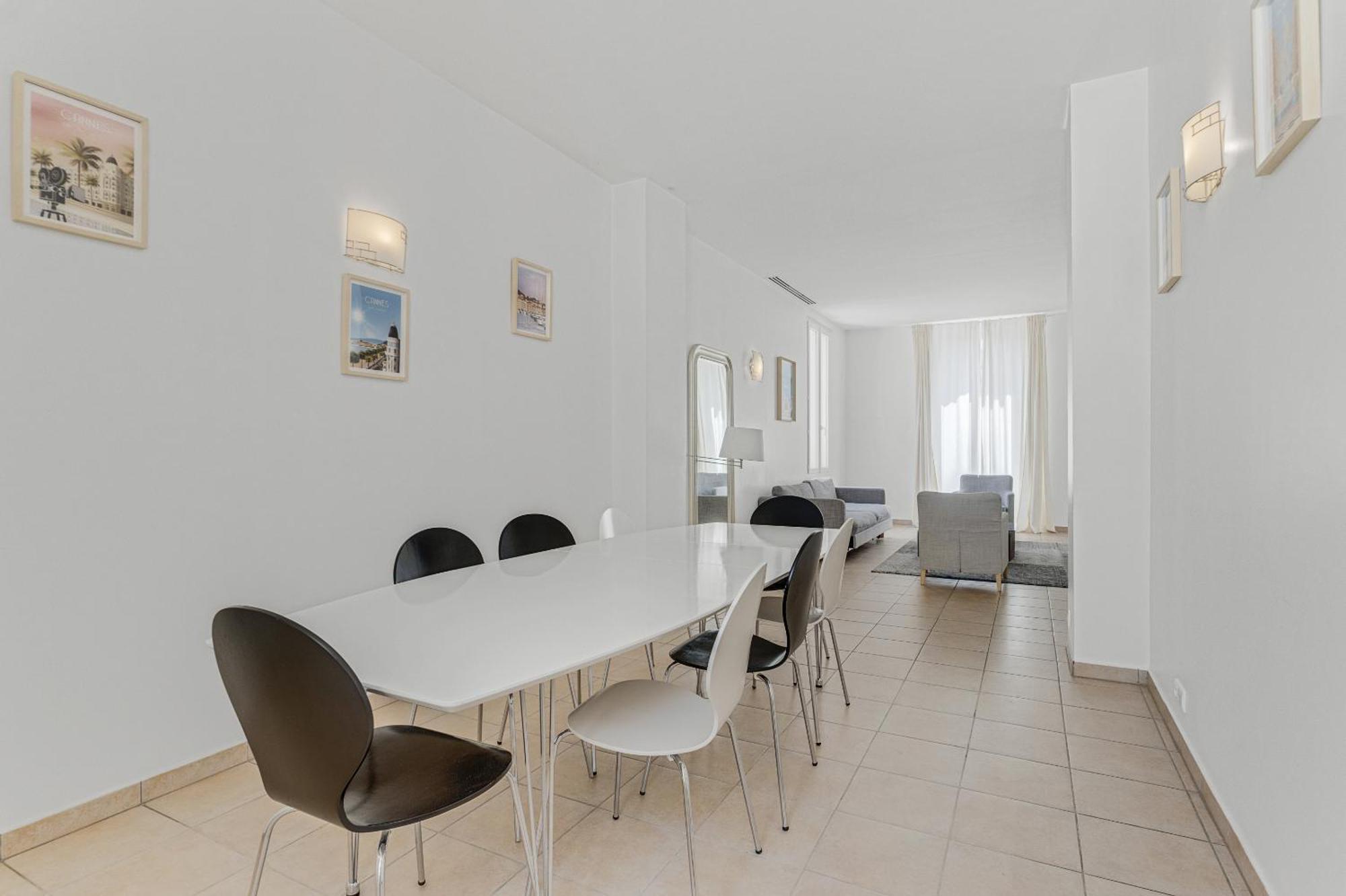 Appartement Spacieux 4 Forville, A 5 Minutes Du Palais *
