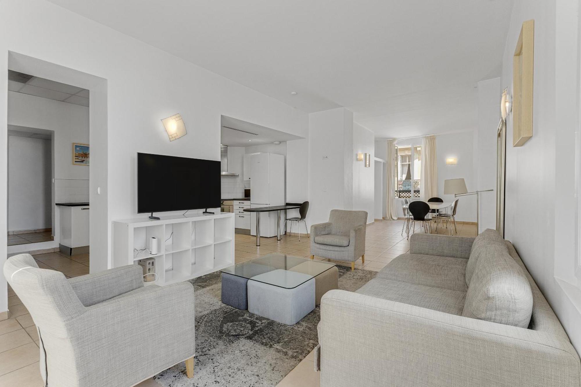 Appartement Spacieux 4 Forville, A 5 Minutes Du Palais